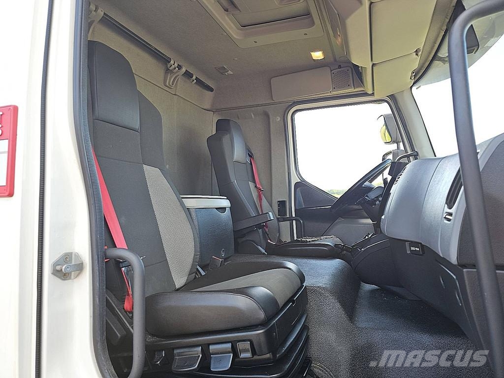 Renault D 220 Camiones caja cerrada