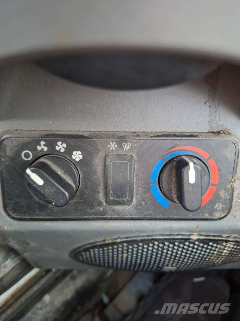 Bobcat S 530 لوادر انزلاقية التوجيه