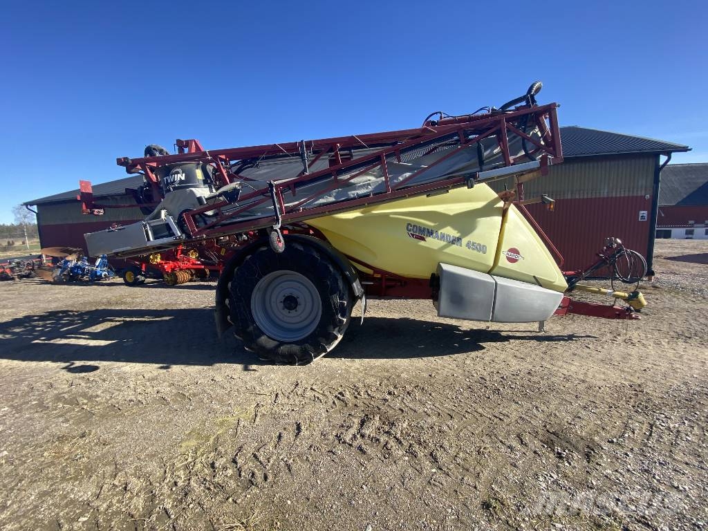 Hardi Commander Twin 4500 Pulverizadores rebocados