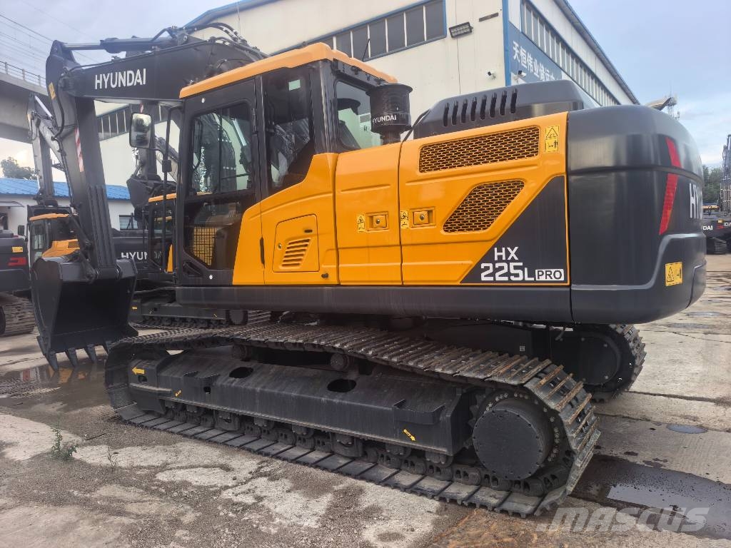 Hyundai HX225L PRO Raupenbagger