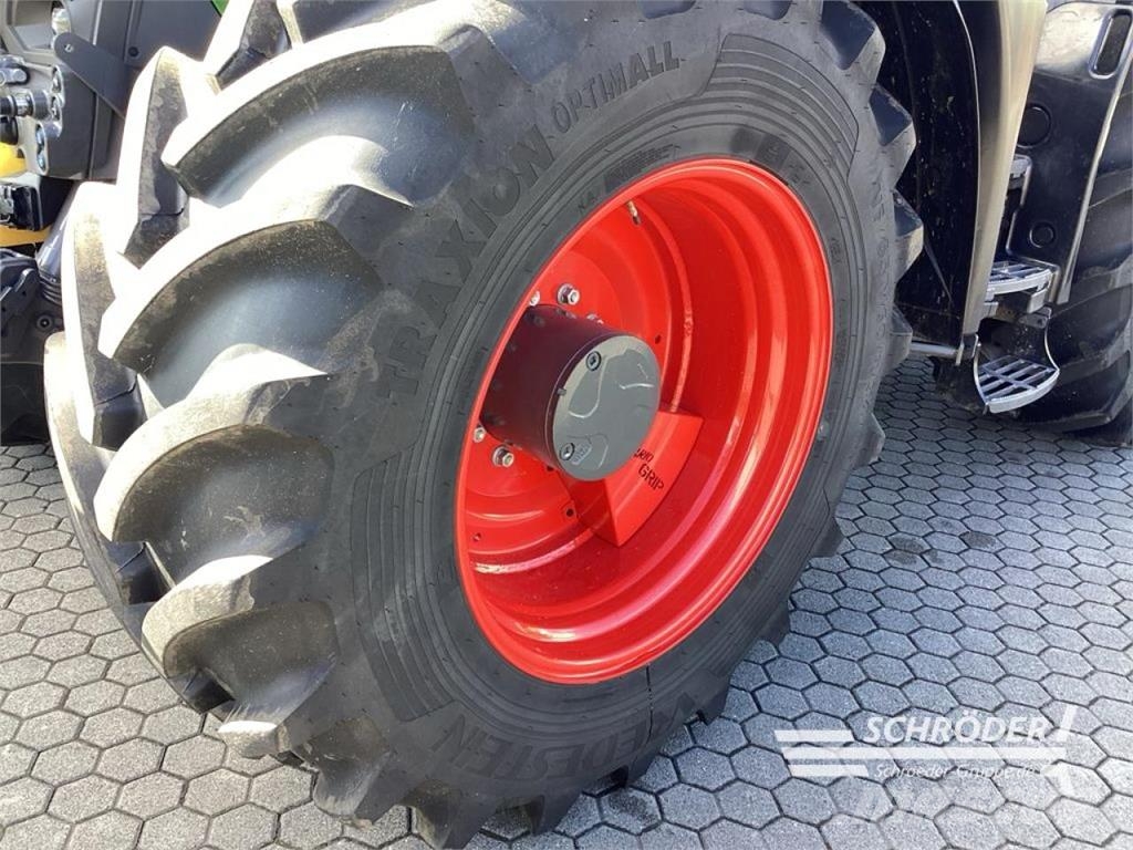Fendt 832 VARIO GEN5 PROFI PLUS Traktoren