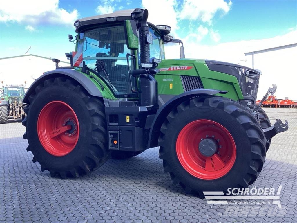 Fendt 832 VARIO GEN5 PROFI PLUS Traktoren