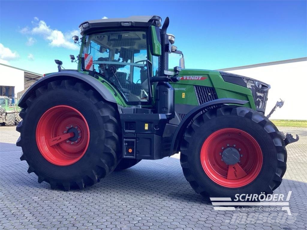 Fendt 832 VARIO GEN5 PROFI PLUS Traktoren