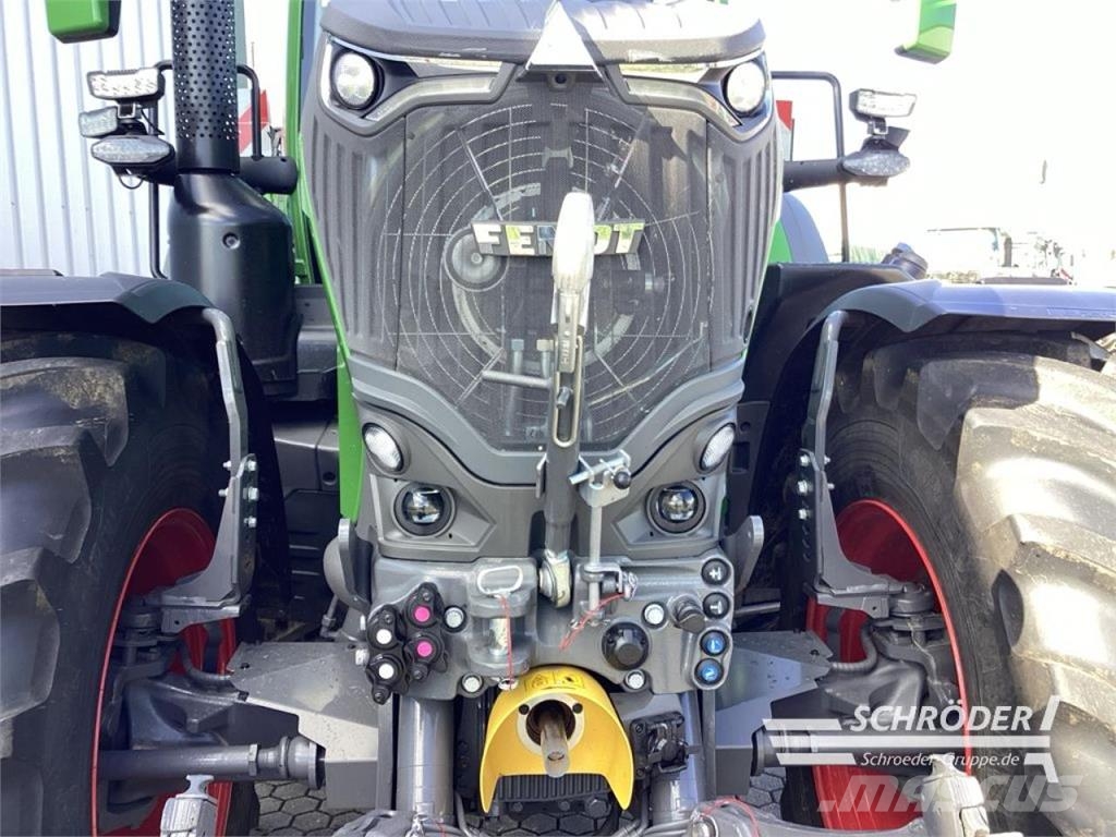 Fendt 832 VARIO GEN5 PROFI PLUS Traktoren