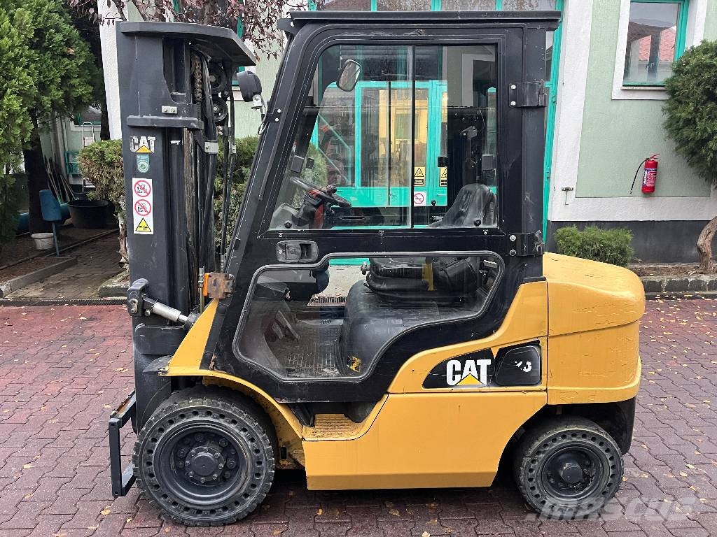 CAT DP25NT V-4244 INW Camiones diesel