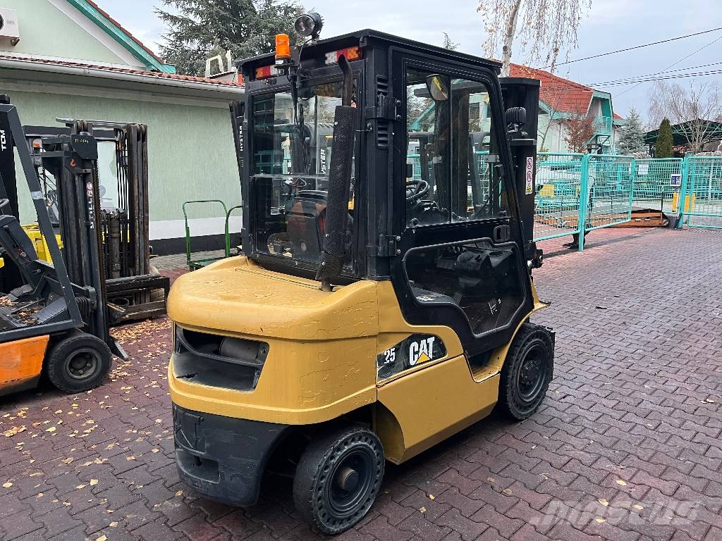 CAT DP25NT V-4244 INW Camiones diesel