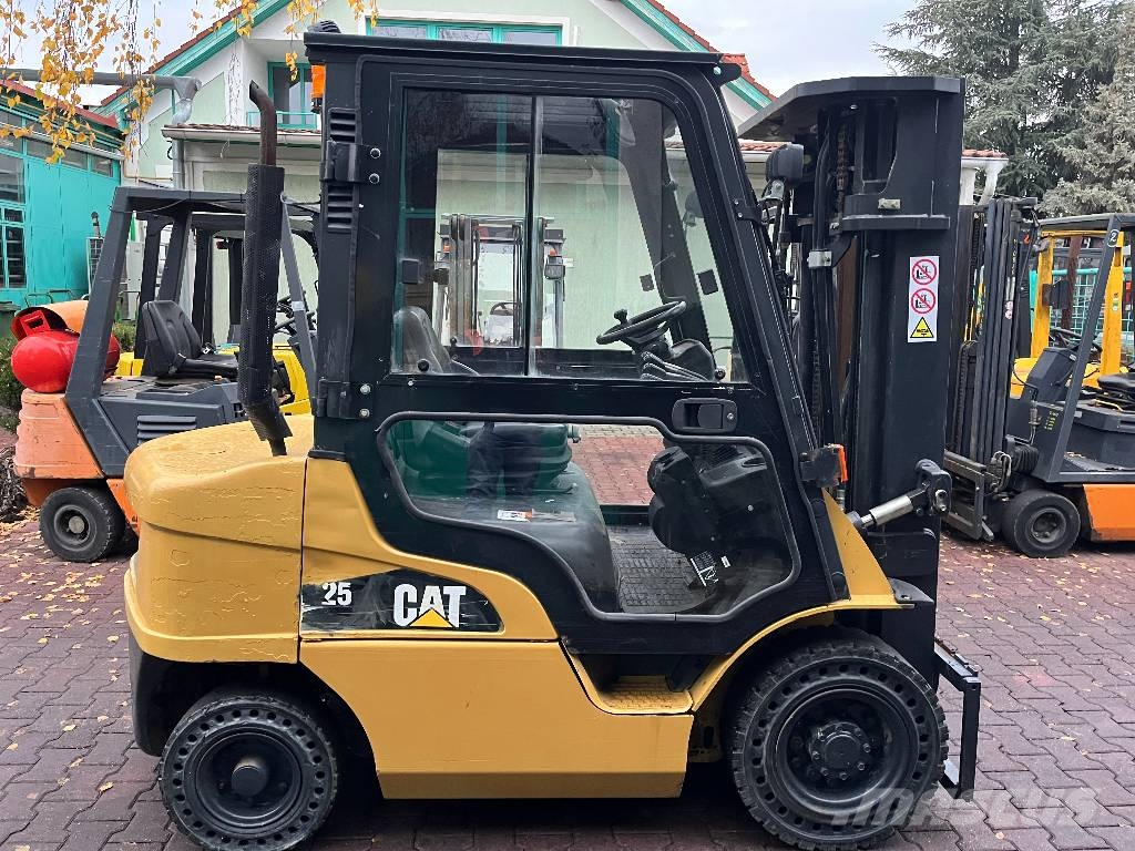CAT DP25NT V-4244 INW Camiones diesel