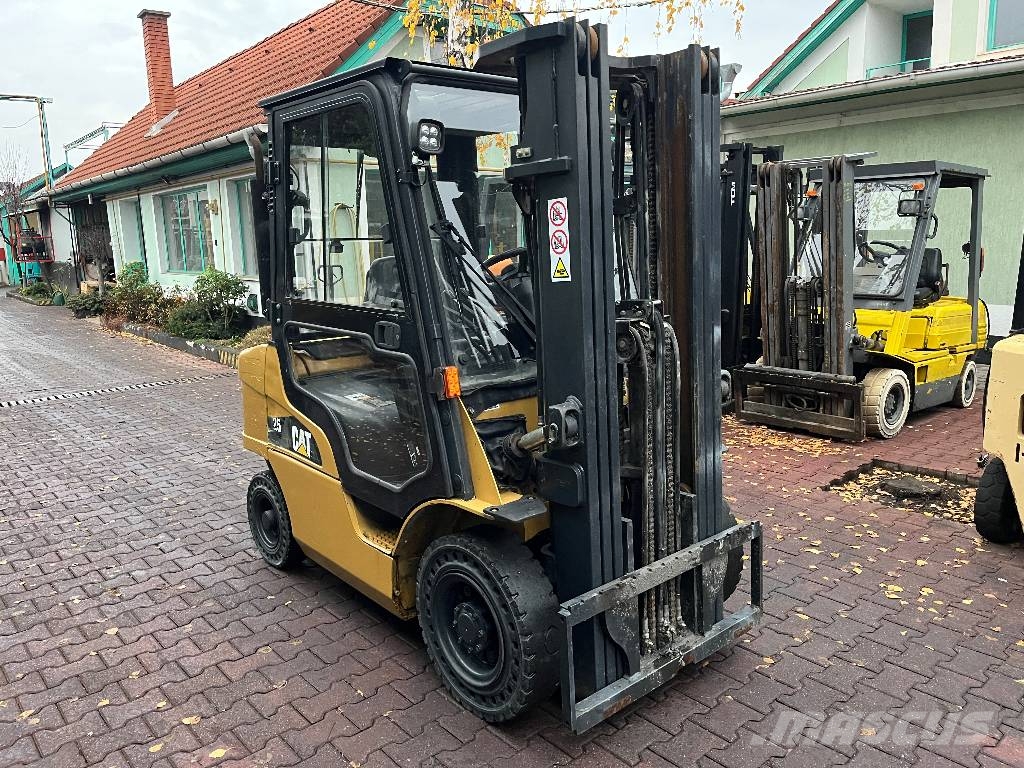 CAT DP25NT V-4244 INW Camiones diesel