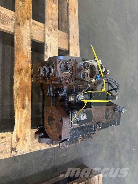 Liebherr L 566 2Plus2 HYDRAULIC DRIVE MOTOR Hidráulica