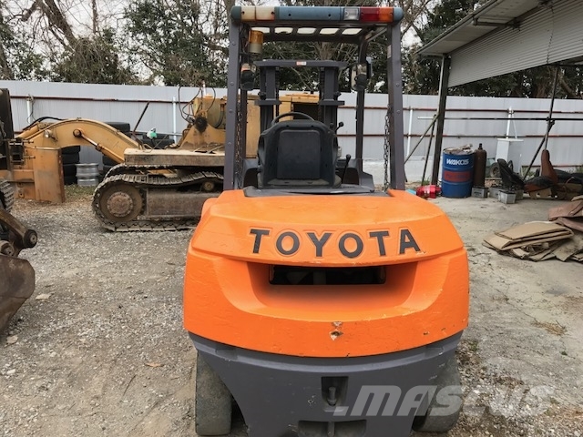 Toyota 7 FD 40 Дизелови камиони