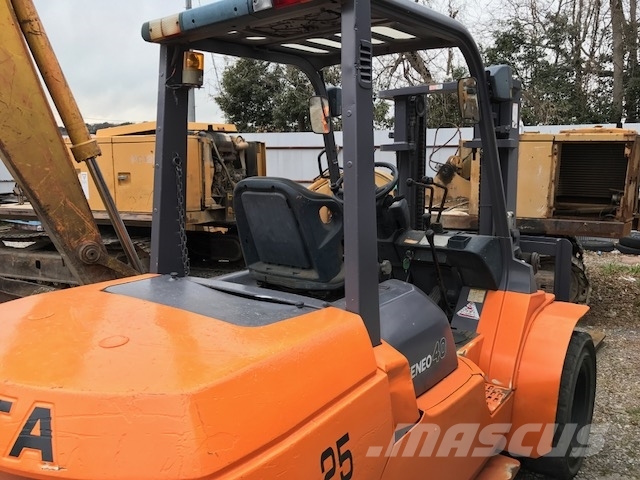 Toyota 7 FD 40 Дизелови камиони