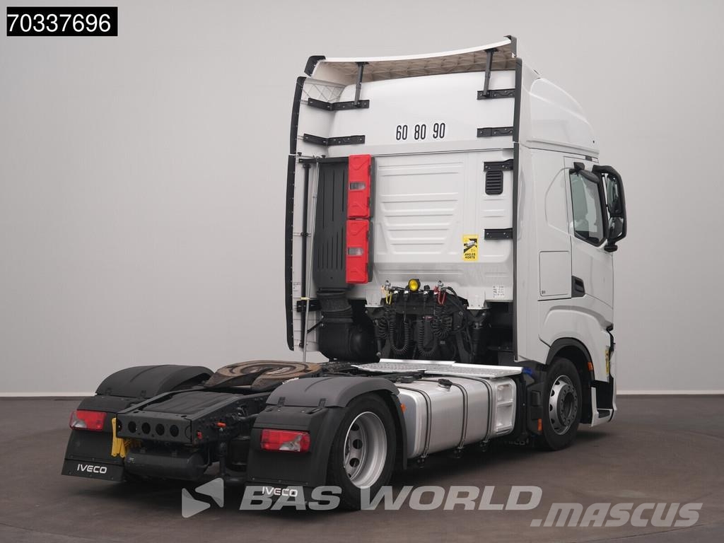 Iveco S-Way 460 4X2 Mega 2x Tanks Standklima Navi ACC Tahače