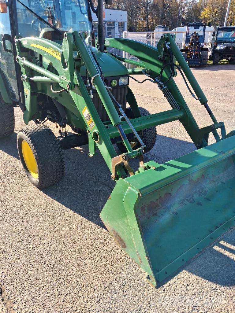 John Deere 4720 HST جرارات مدمجة
