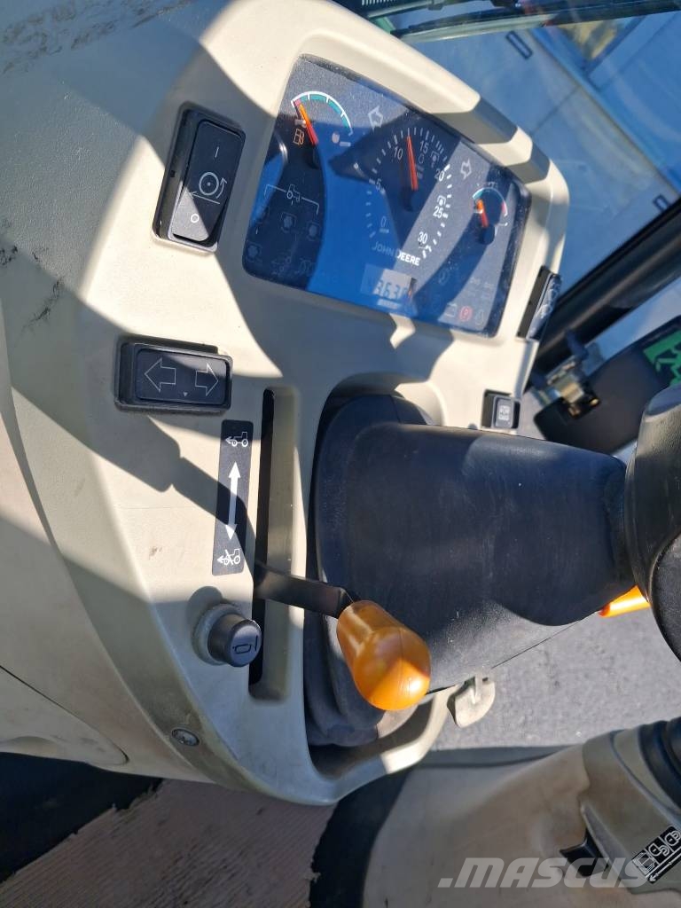 John Deere 4720 HST جرارات مدمجة