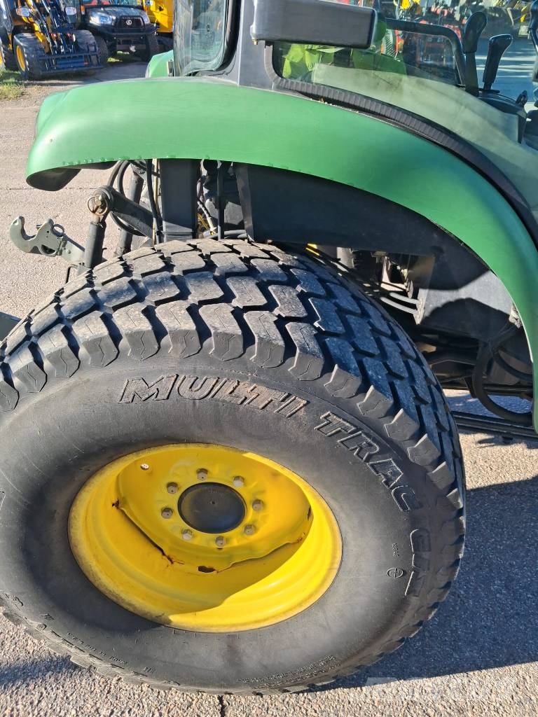 John Deere 4720 HST جرارات مدمجة