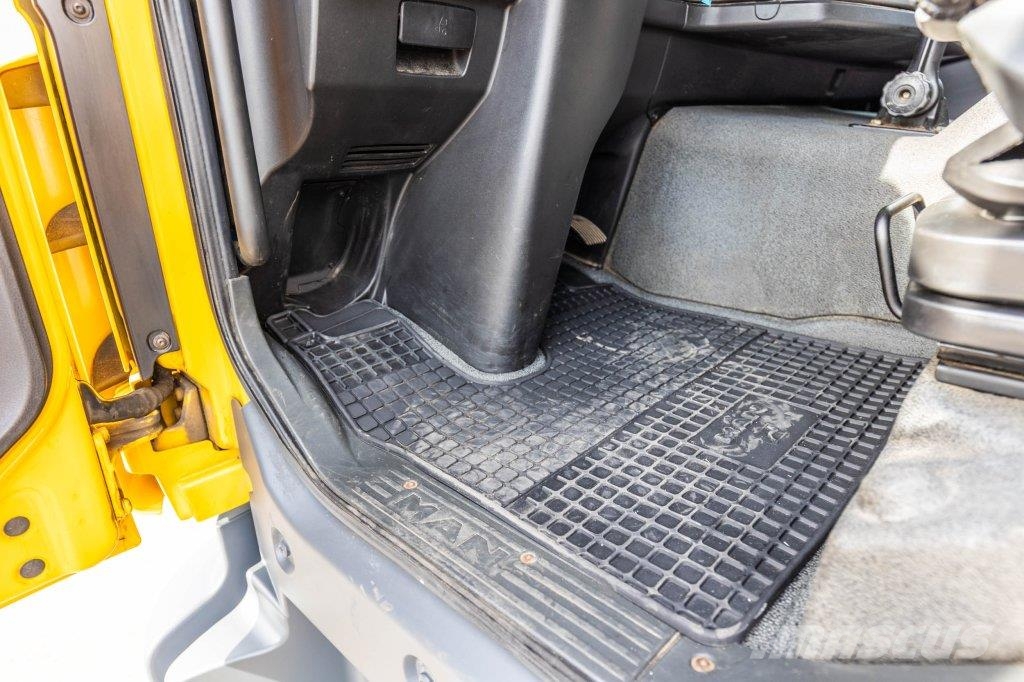 MAN TGM 18.250 BL + DHOLLANDIA 2T. Camiones caja cerrada
