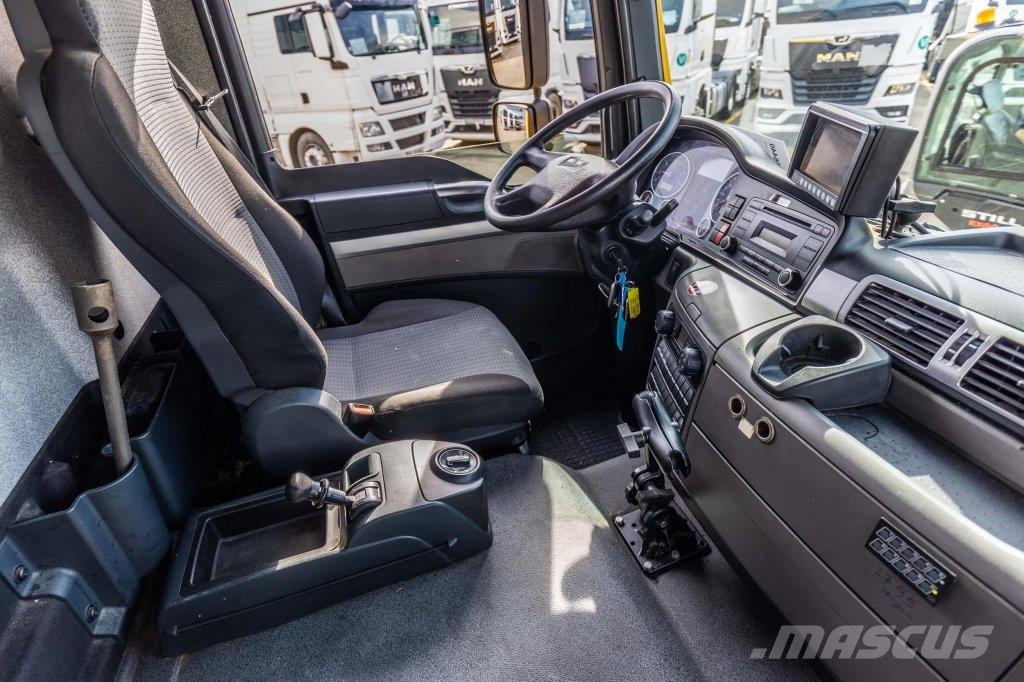 MAN TGM 18.250 BL + DHOLLANDIA 2T. Camiones caja cerrada