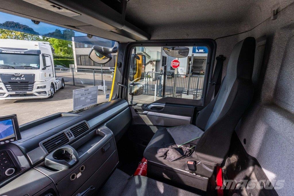 MAN TGM 18.250 BL + DHOLLANDIA 2T. Camion cassonati