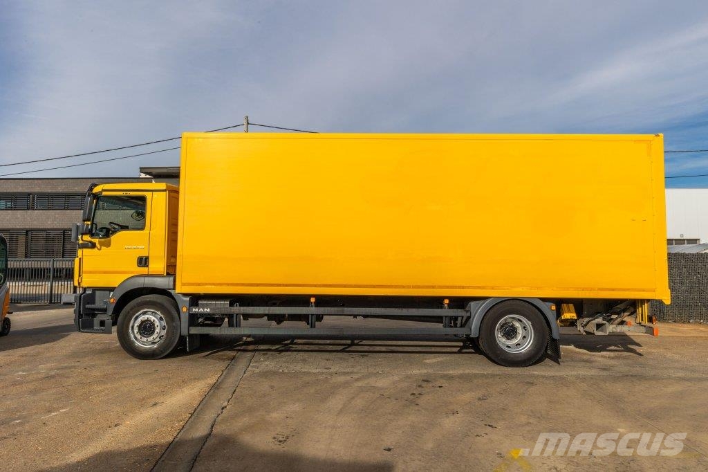 MAN TGM 18.250 BL + DHOLLANDIA 2T. Camion cassonati