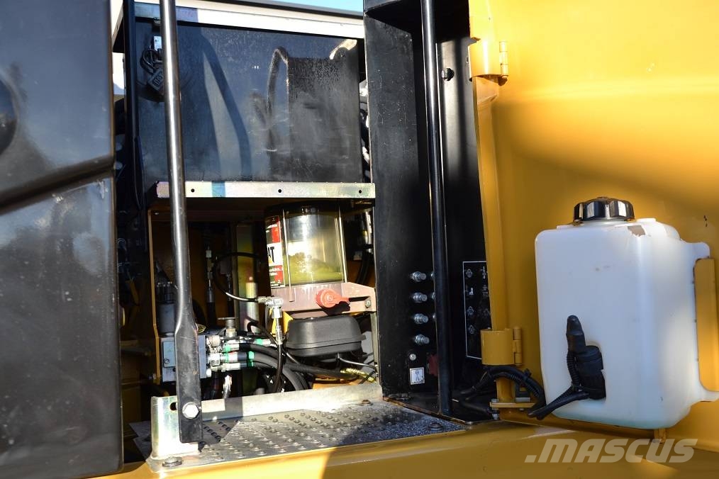 CAT M 318 D  ROTOTILT Колёсные экскаваторы