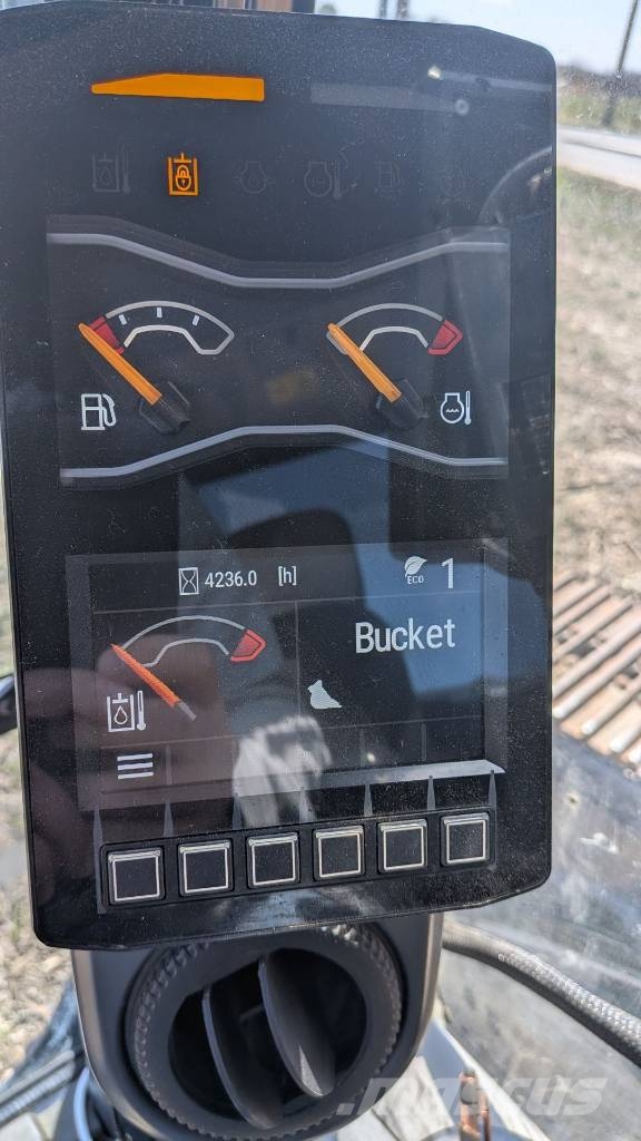 CAT 323 D3 Vikšriniai ekskavatoriai