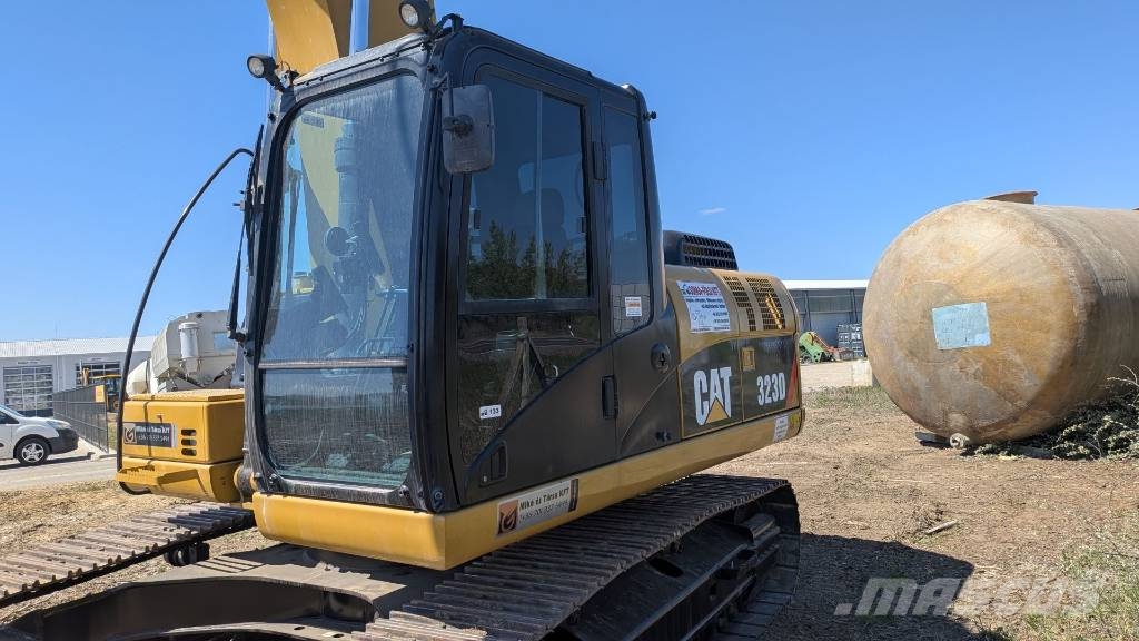 CAT 323 D3 Vikšriniai ekskavatoriai