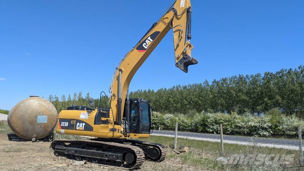 CAT 323 D3 Vikšriniai ekskavatoriai