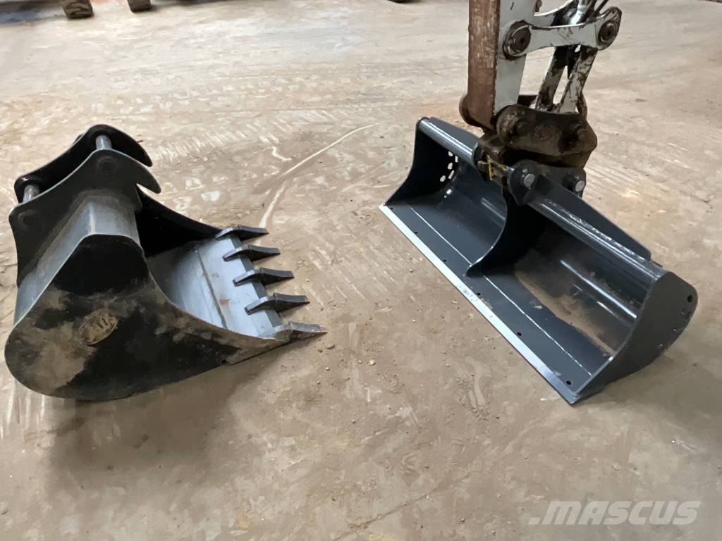 Takeuchi TB 280 FR حفارات وسط 7 طن - 12 طن