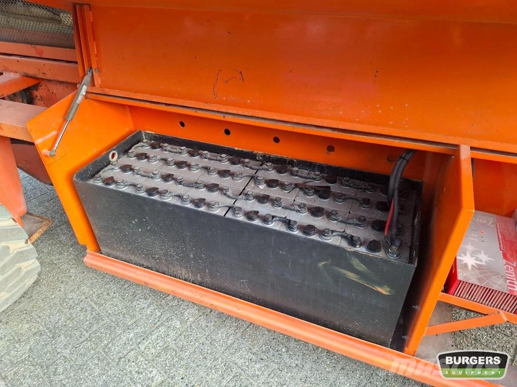 Holland Lift Q-135EL24 Šķerveida pacēlāji