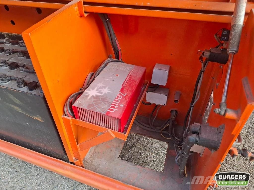 Holland Lift Q-135EL24 Šķerveida pacēlāji