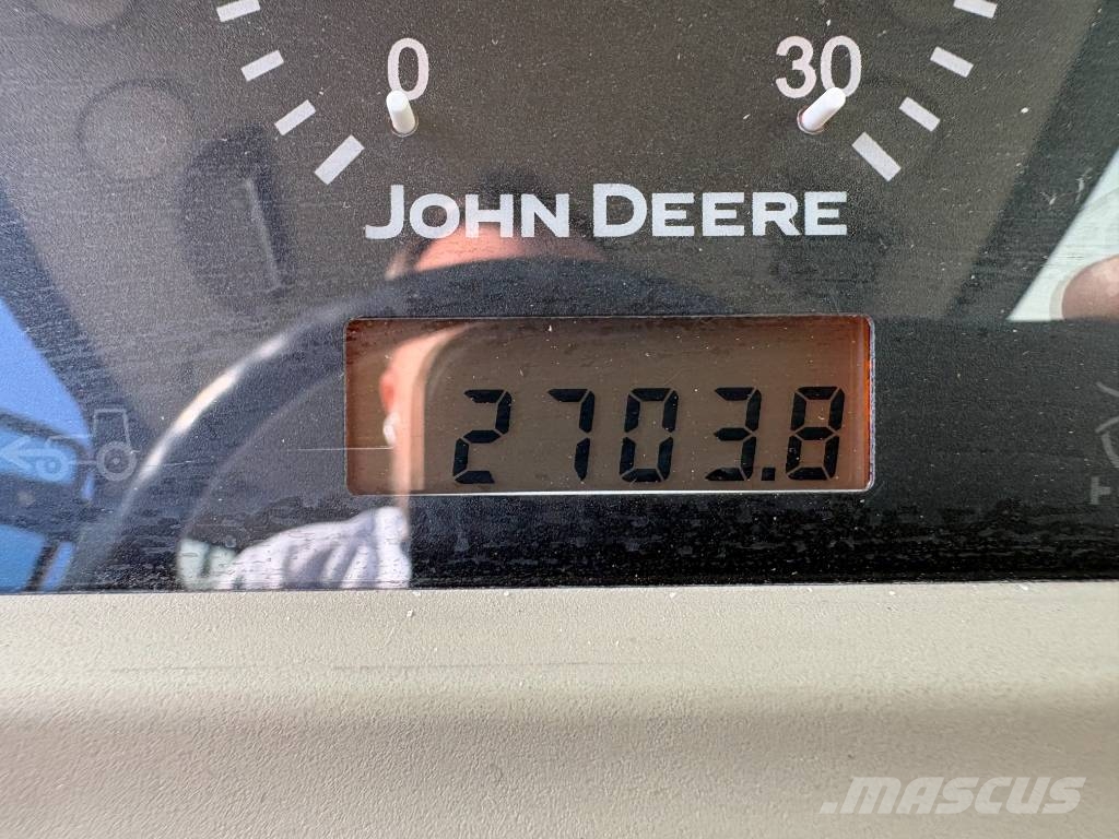John Deere 3720 جرارات مدمجة