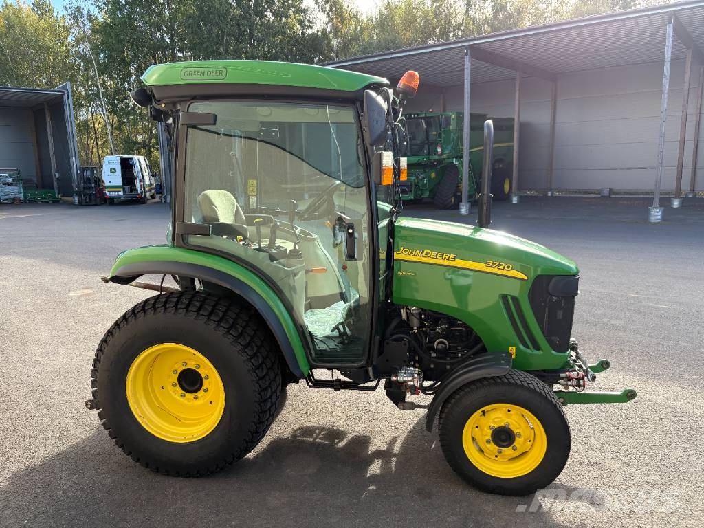 John Deere 3720 جرارات مدمجة