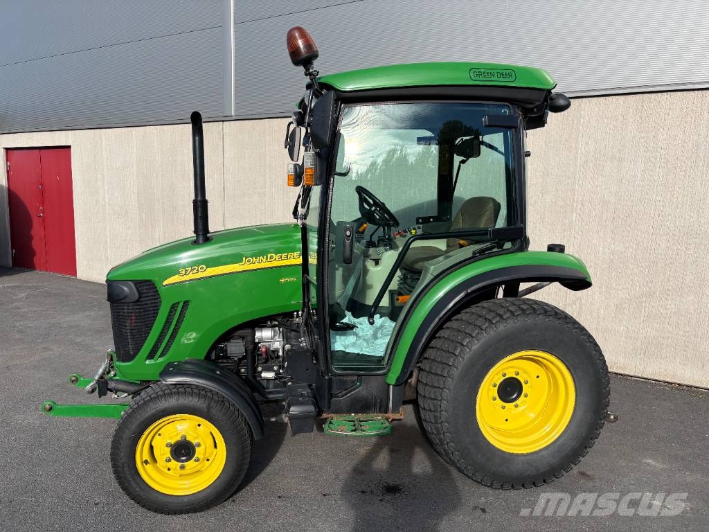 John Deere 3720 جرارات مدمجة