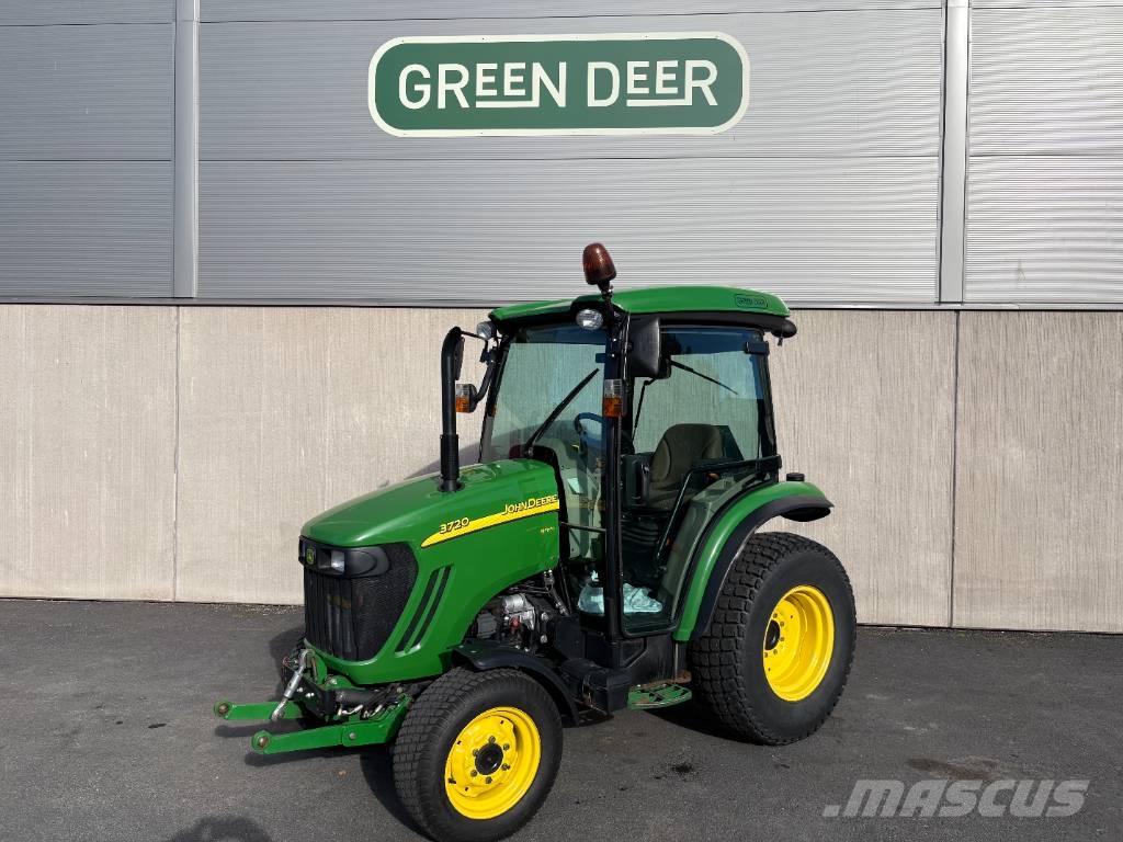 John Deere 3720 جرارات مدمجة