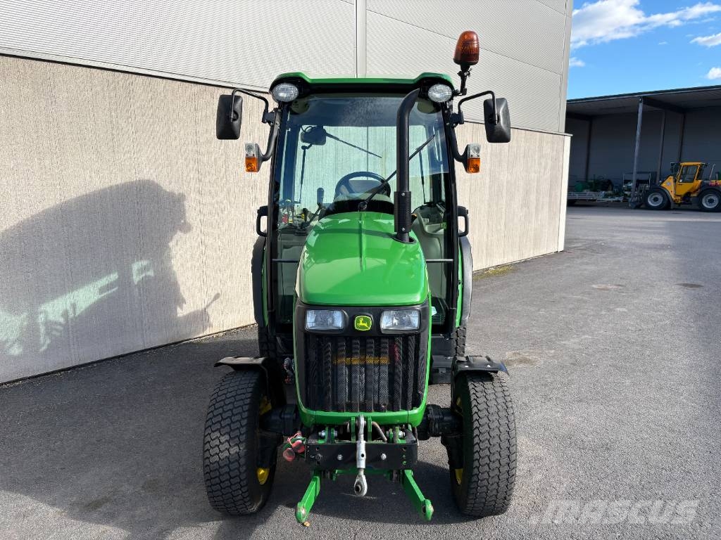 John Deere 3720 جرارات مدمجة