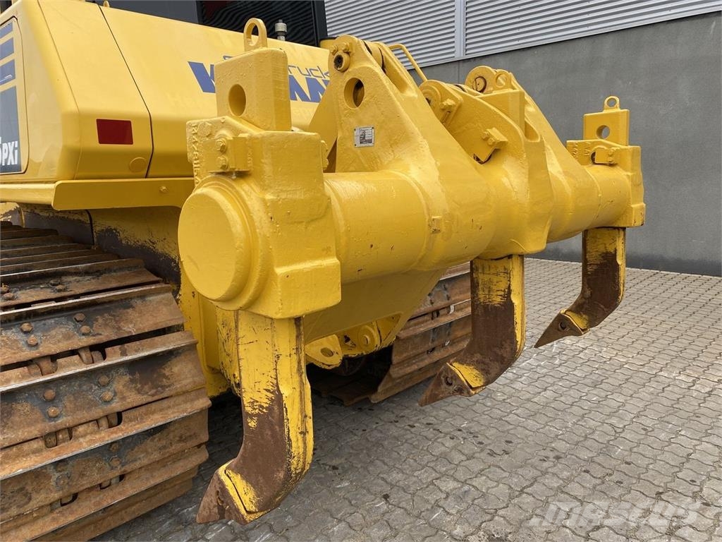 Komatsu D65PXI-18EO بلدوزرات مجنزرة