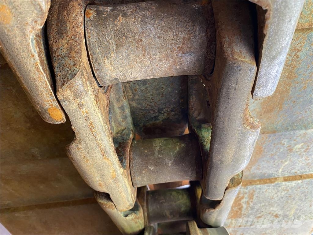 Komatsu D65PXI-18EO بلدوزرات مجنزرة