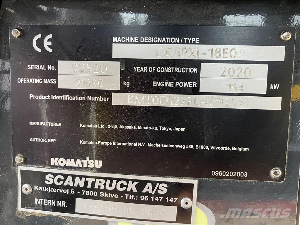 Komatsu D65PXI-18EO بلدوزرات مجنزرة