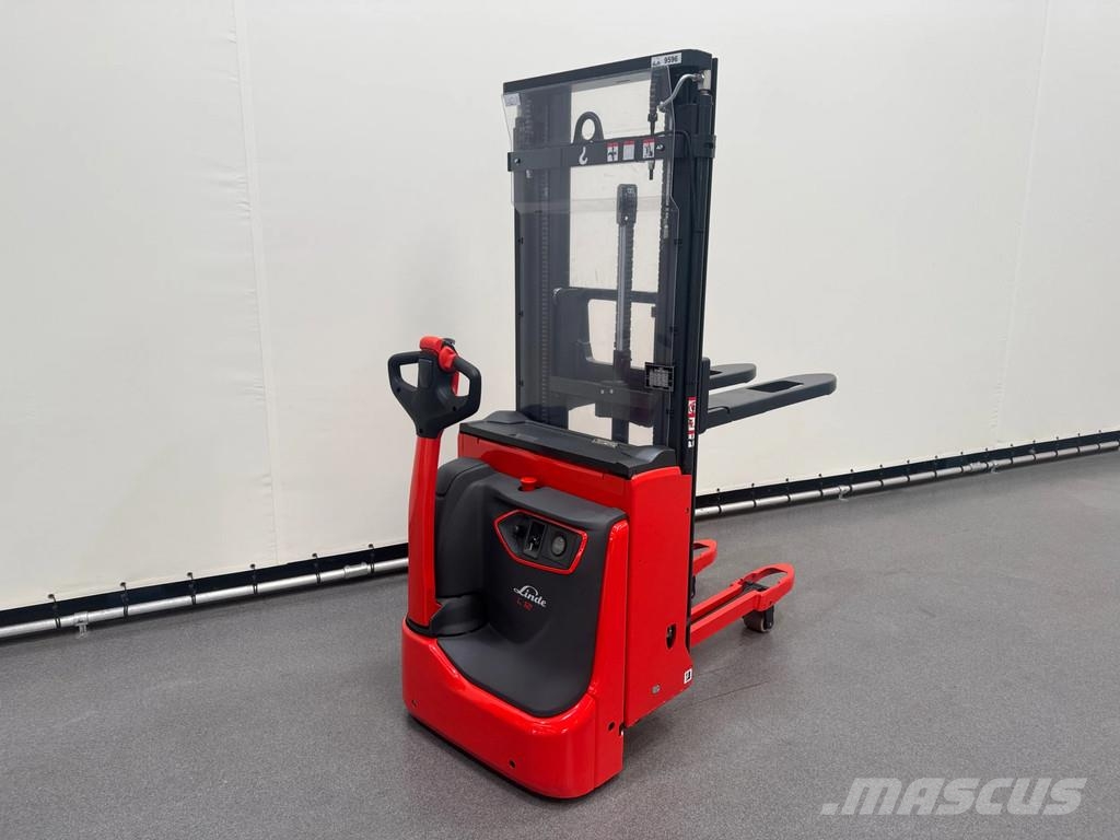 Linde L 12 B-i 自走式堆積機