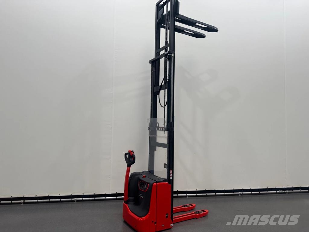 Linde L 12 B-i 自走式堆積機