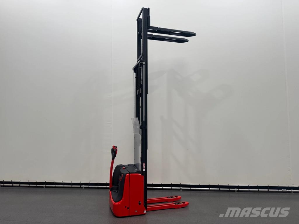 Linde L 12 B-i 自走式堆積機