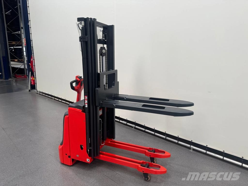 Linde L 12 B-i 自走式堆積機