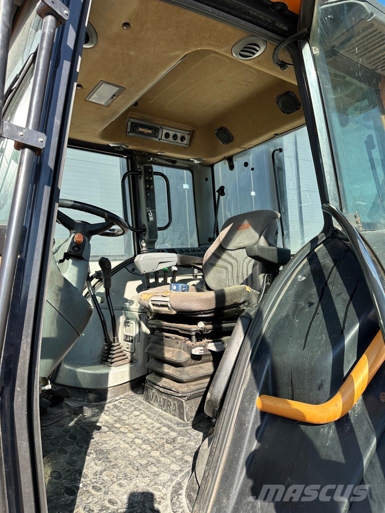 Valtra N101 Трактора