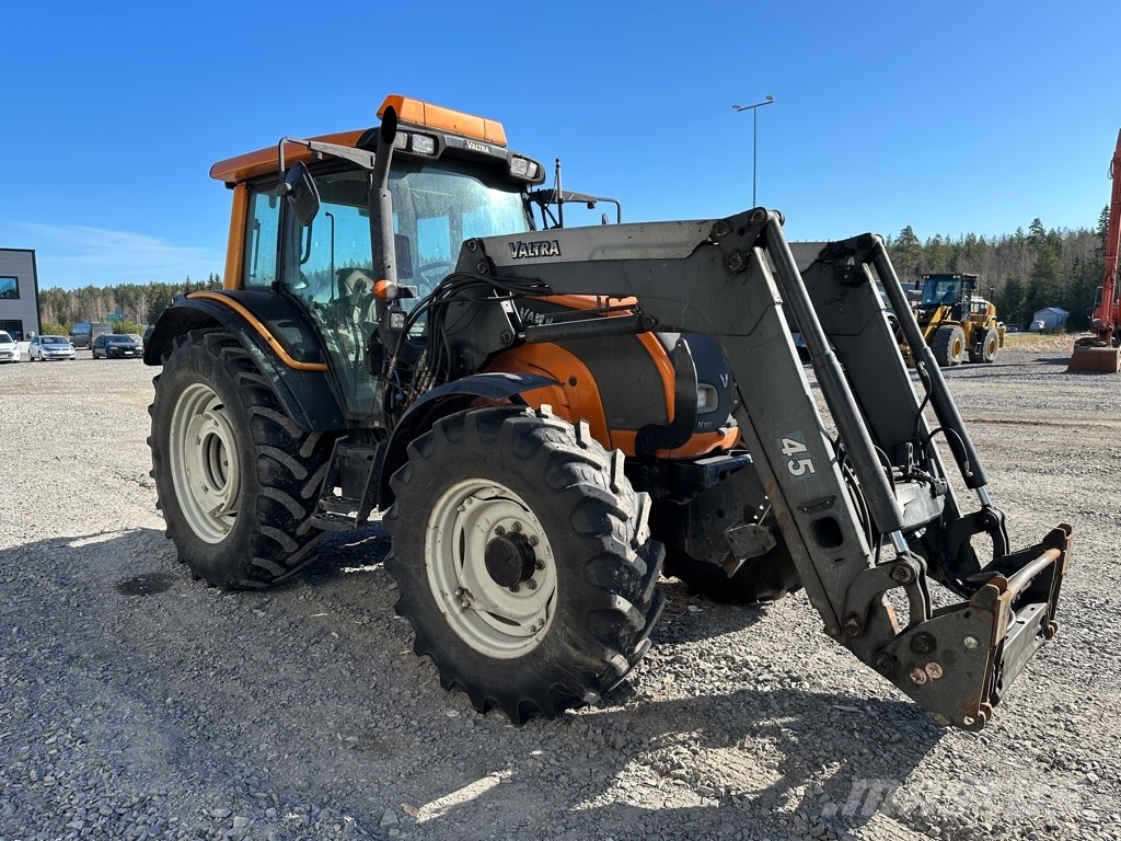 Valtra N101 Трактора