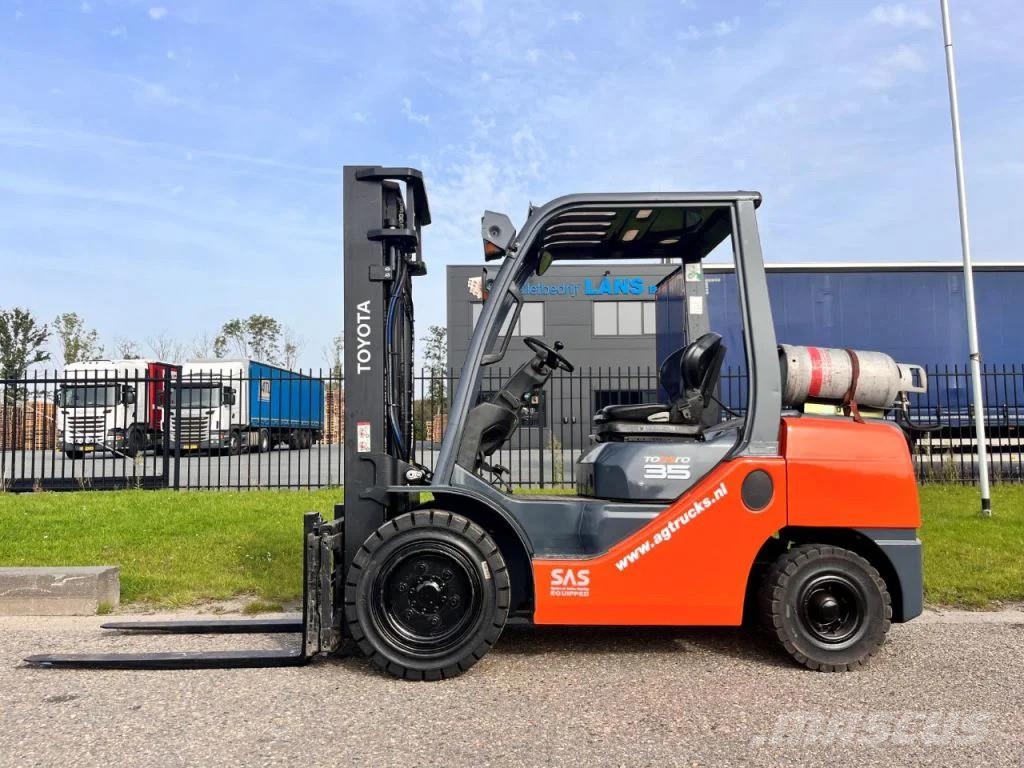 Toyota 02- 8FGJF35 شاحنات LPG