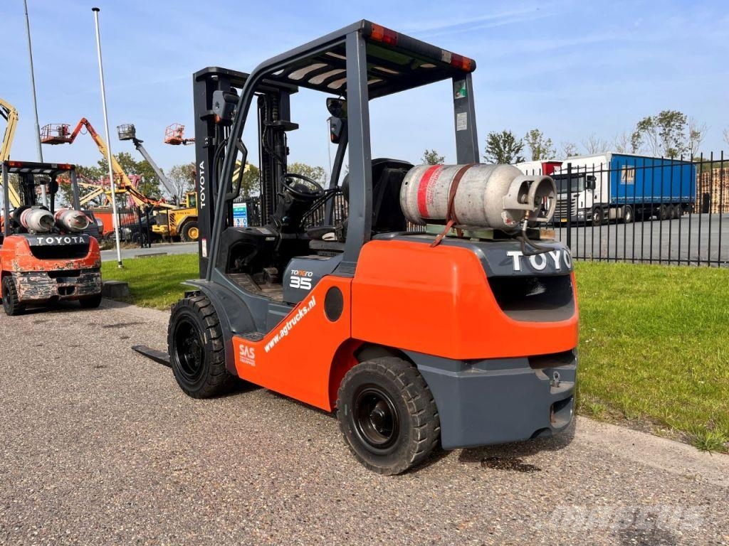 Toyota 02- 8FGJF35 شاحنات LPG