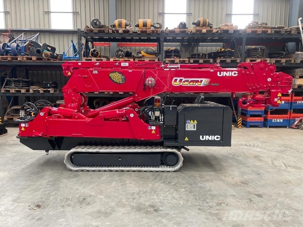 Unic URW 546 履帶式起重機
