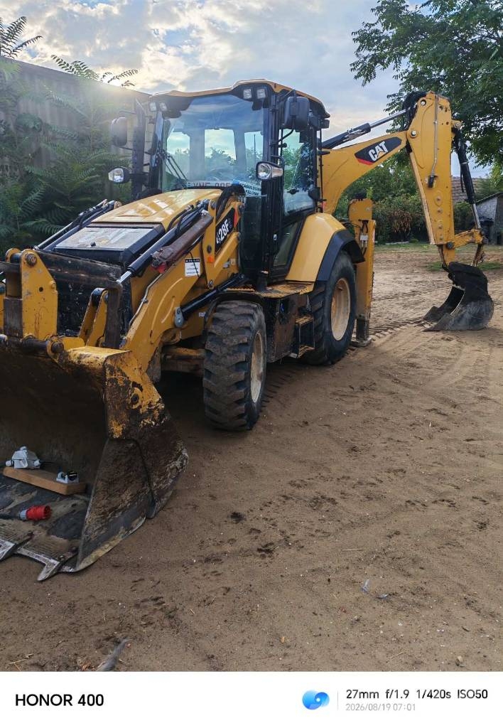 CAT 428 F Rovokopači