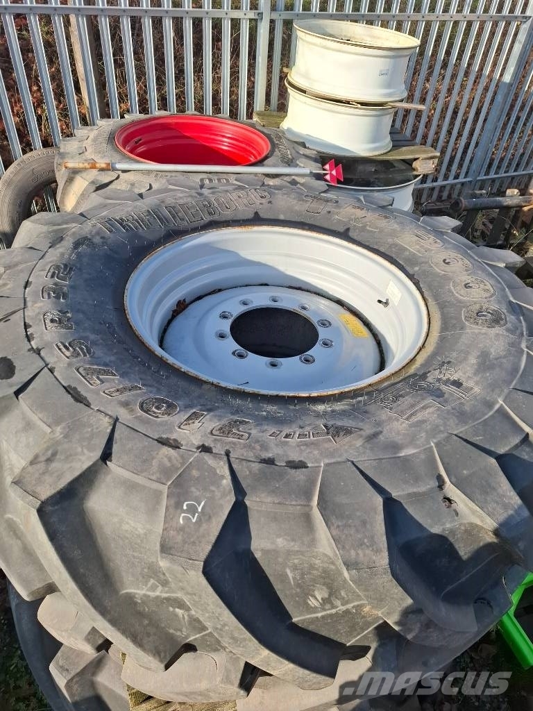 Trelleborg SET TRELLEBROG 710/75R32 COMBINE WHEELS Däck, hjul och fälgar