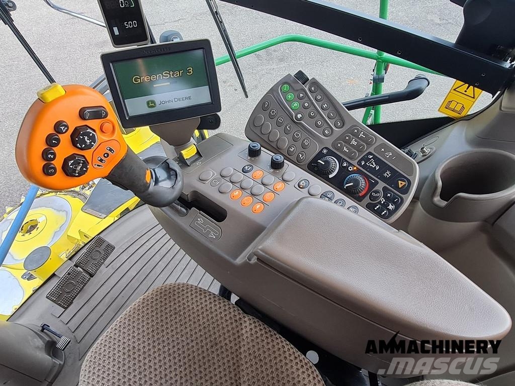 John Deere 8400 with Kemper 460 Plus Zelfrijdende veldhakselaars